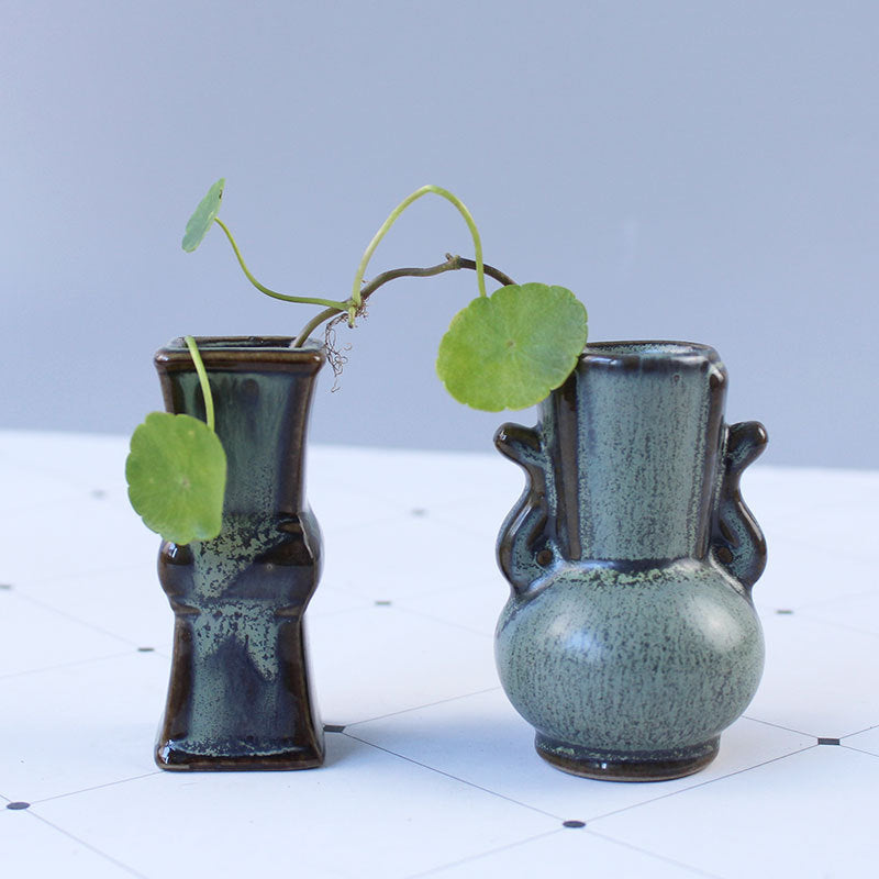 Elegant ceramic vase with artistic design Bowlift