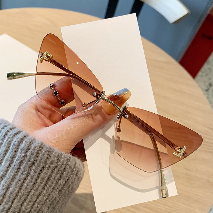 Womens Cat-Eye Sunglasses in modern design with innovative frame Bowlift