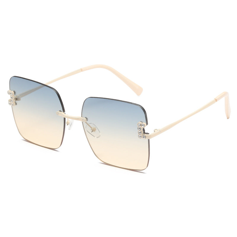 Women's fashionable square sunglasses with delicate design details Bowlift