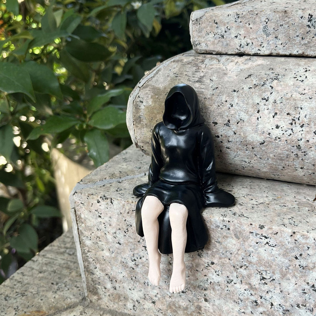 Creepy decorative figure Bowlift