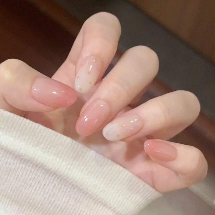 Glossy Ombre Press-On Nail Extensions Bowlift