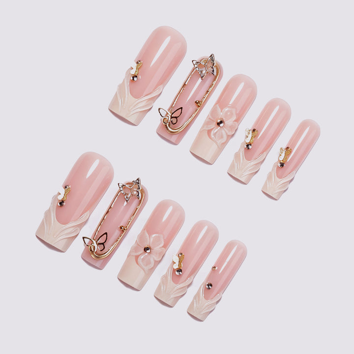 Artificial nail set with floral engravings and elegant embellishments Bowlift