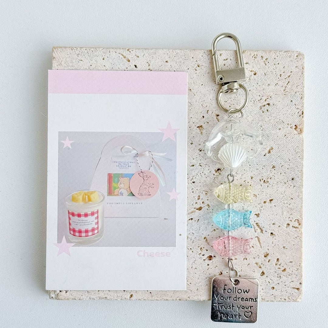 Playful keychain with maritime design Bowlift