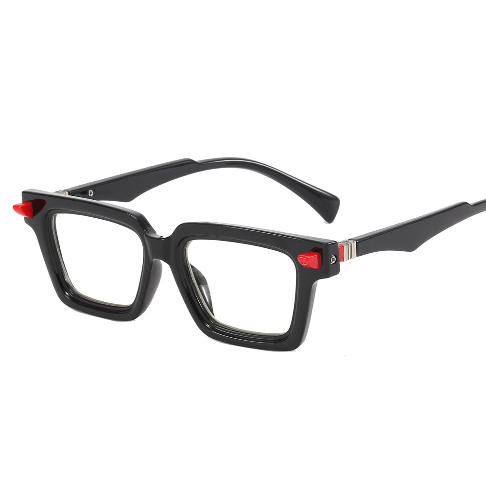 Women Vintage-inspired Sunglasses with Distinctive Frame Bowlift
