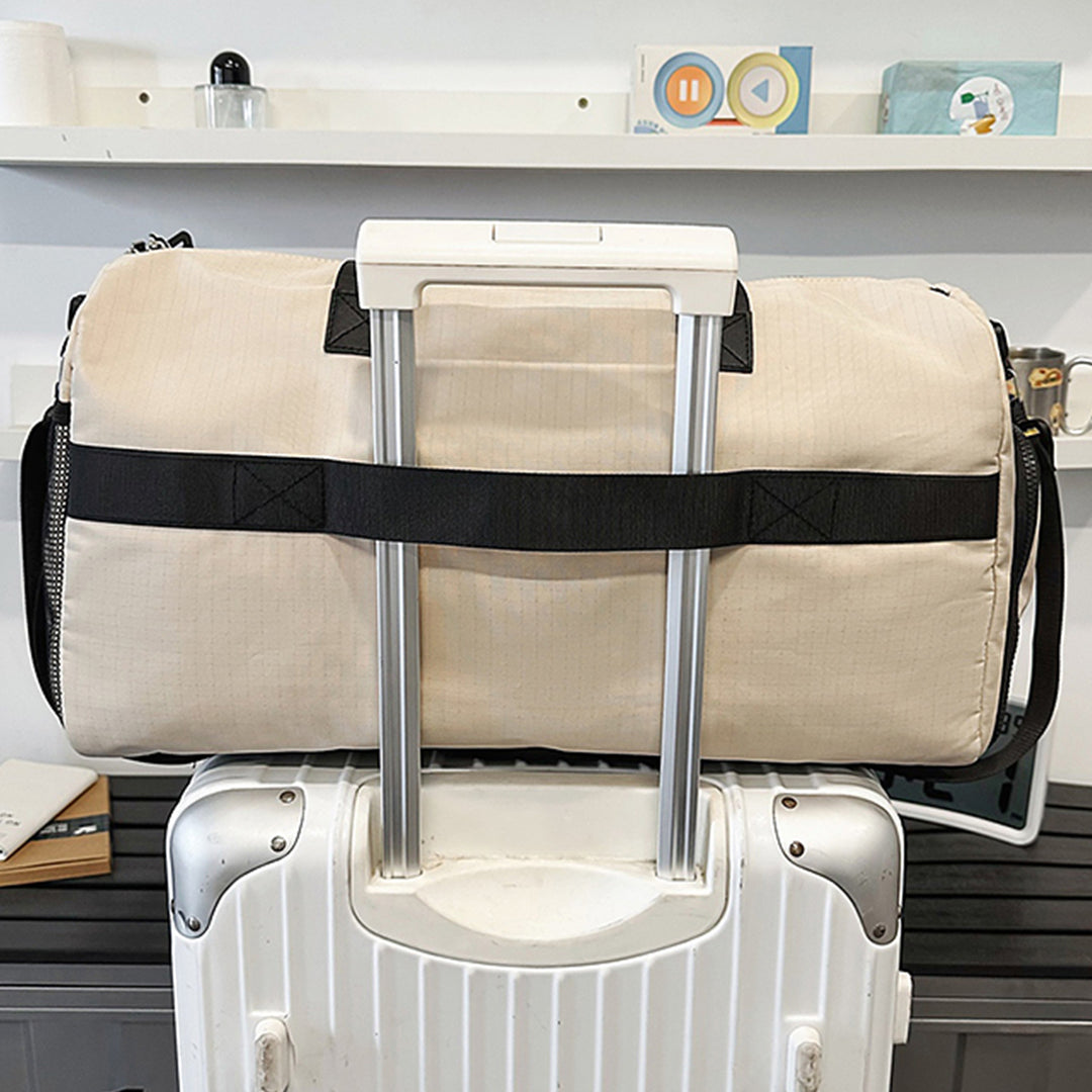 Multifunctional sports and travel bag with flexibility Bowlift