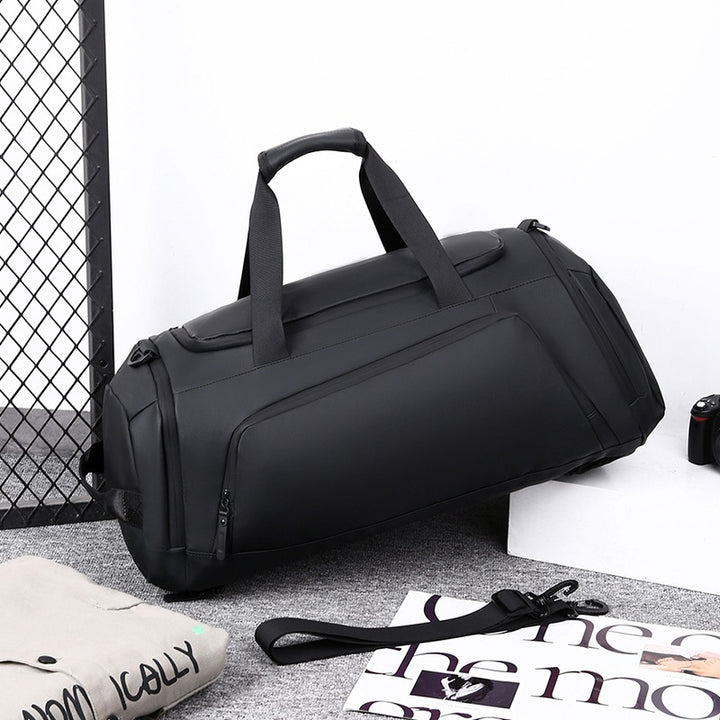Sporty travel bag with integrated shoe compartment and multifunctional storage Bowlift