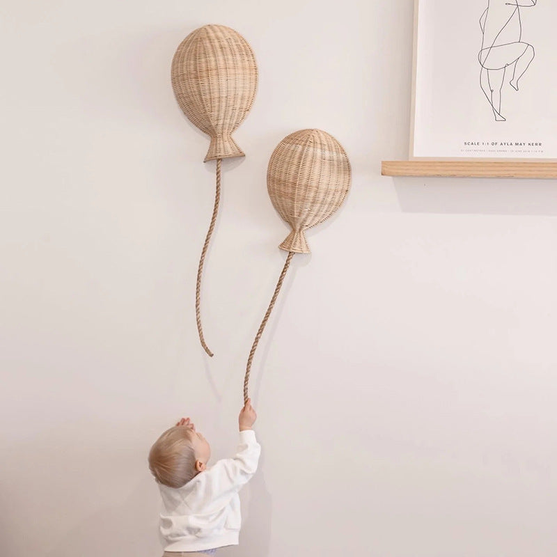 Decorative wall ornament in the form of a hot air balloon Bowlift