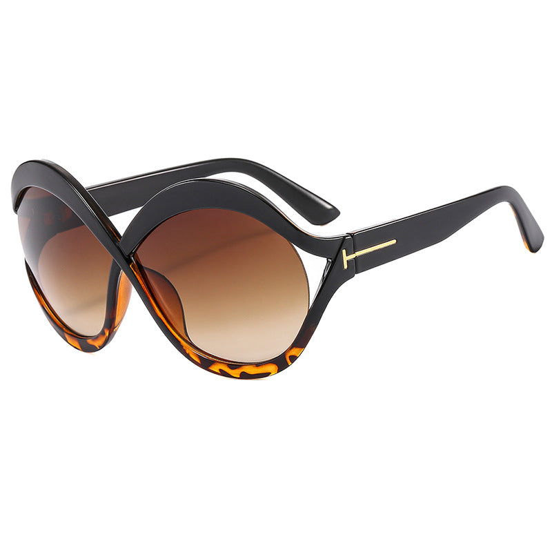 Women's extravagant Cat-Eye sunglasses with curved frame Bowlift