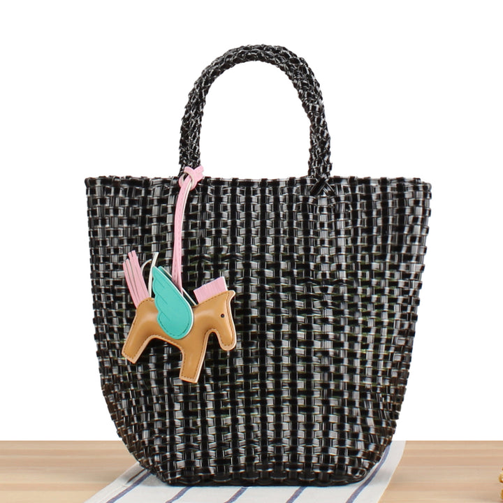 Playful basket bag with unique pendant Bowlift