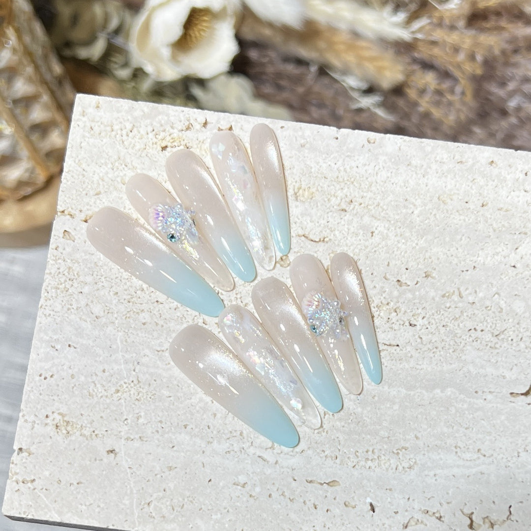 Elegant Stiletto Press-On Nail Set with Glitter Finish Bowlift