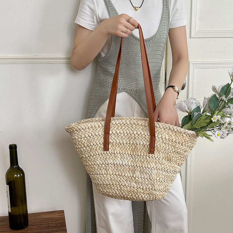 Elegant Bast bag with Long Leather Straps Bowlift