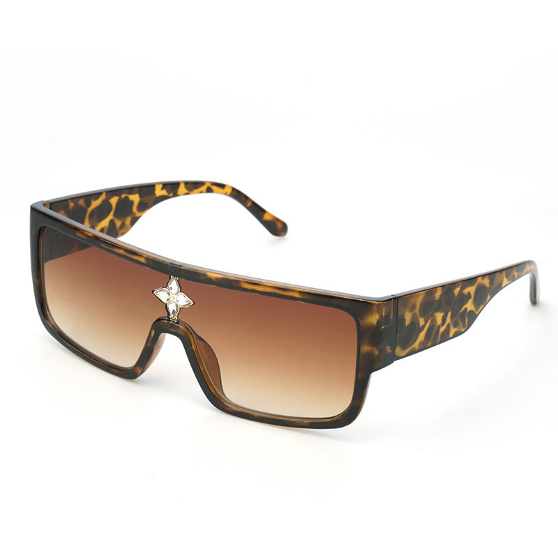 Women's sunglasses in futuristic oversized design with sparkling decor Bowlift