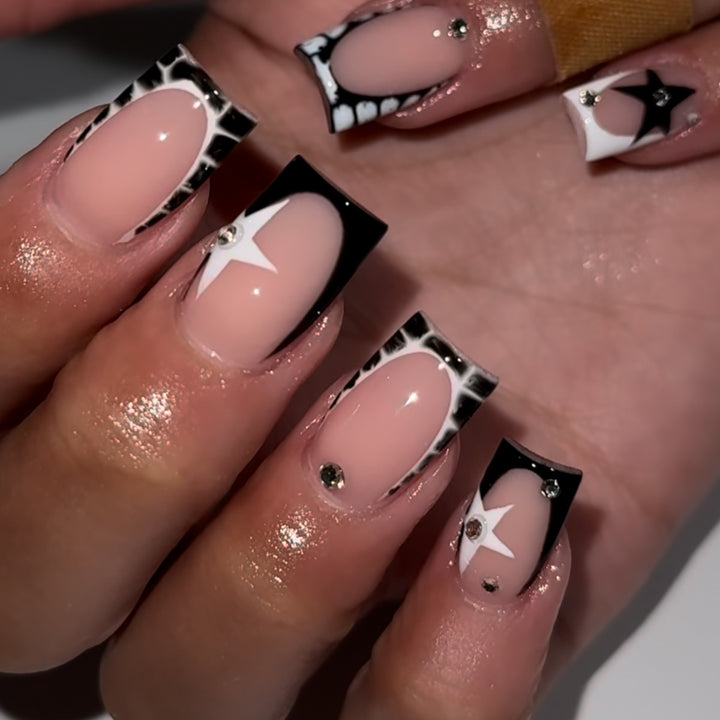 Elegant Artistic Press-On Nail Art Set Bowlift