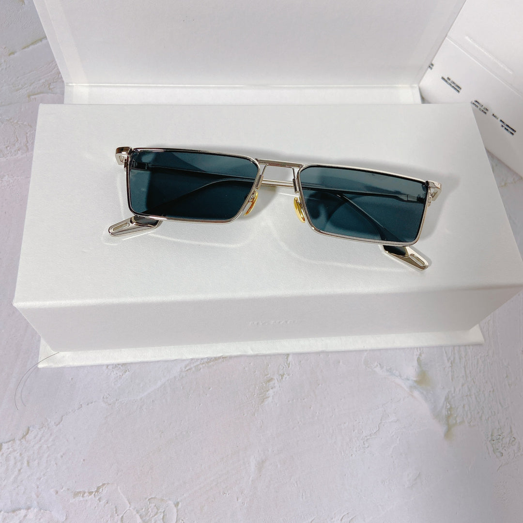 Fashionable sunglasses with rectangular metal frame Bowlift