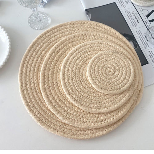 Ladies round placemats made of high-quality natural material Bowlift