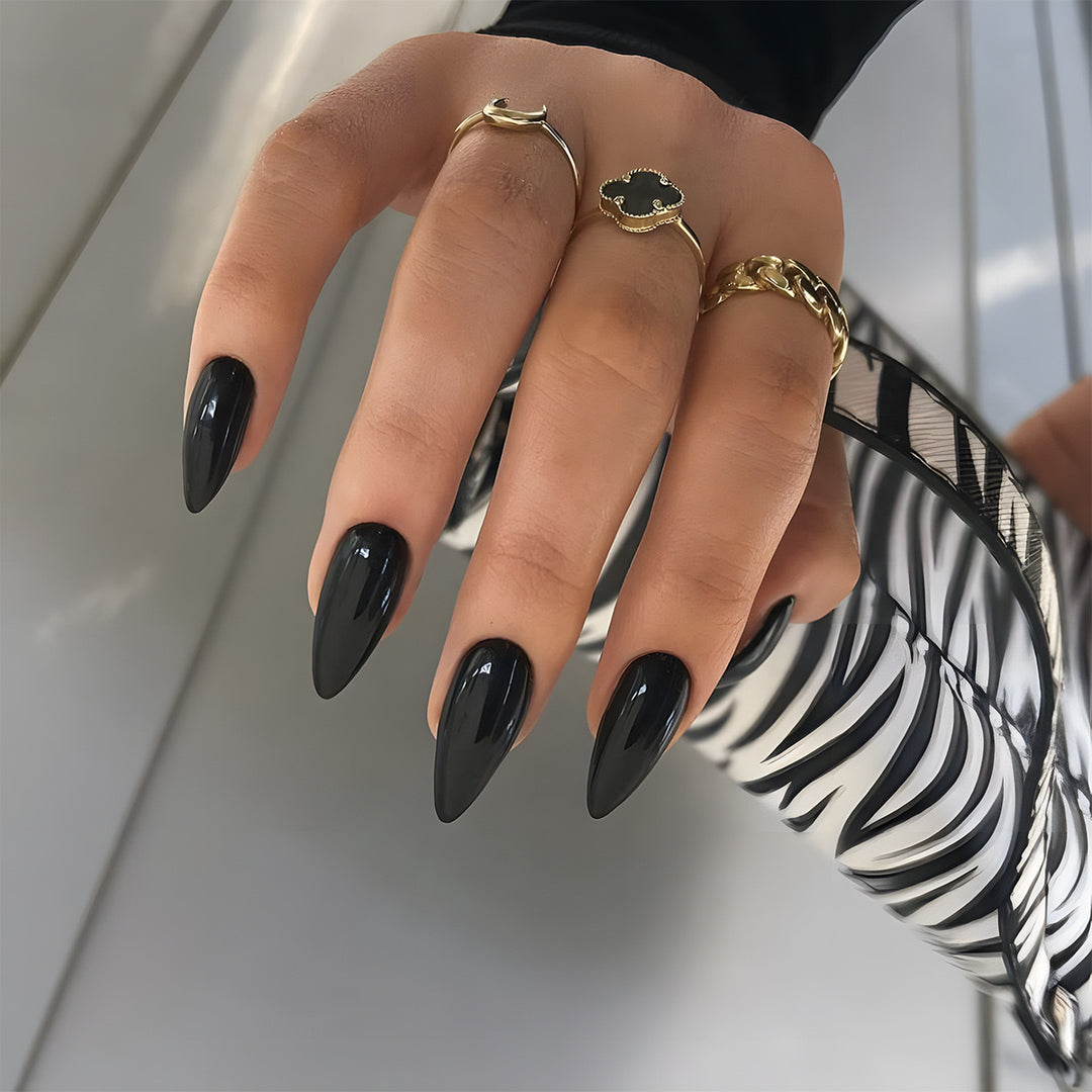Artificial nails with elegant stiletto design Bowlift