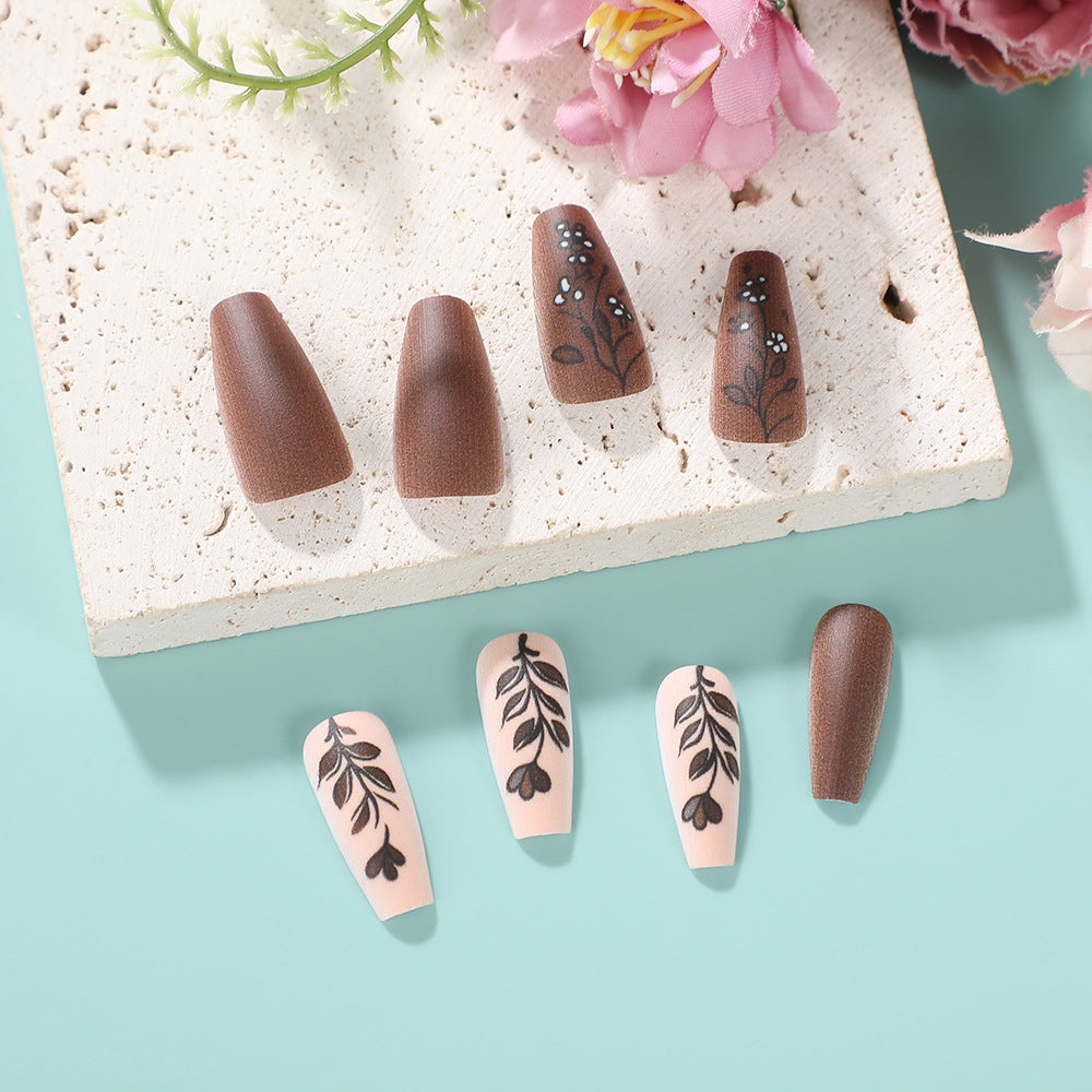 Artificial nails in an elegant and natural design Bowlift