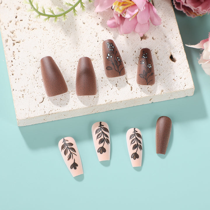 Artificial nails in an elegant and natural design Bowlift