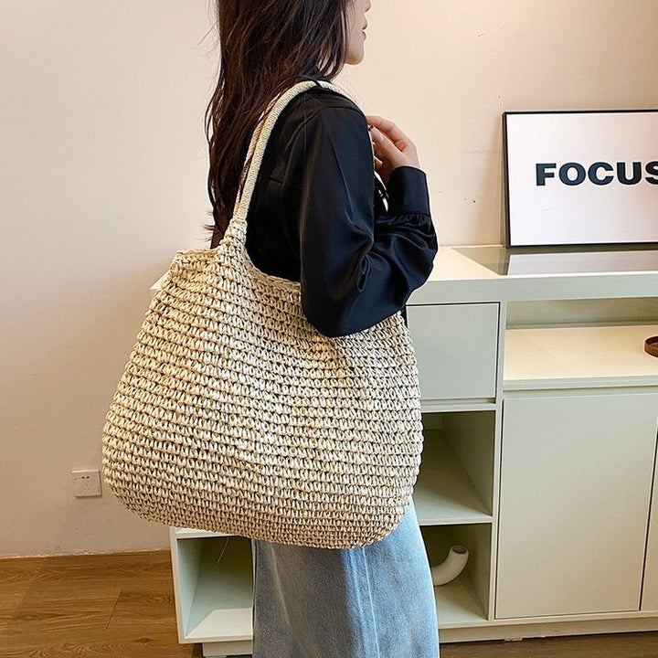 Bag Made of Natural Weave Bowlift