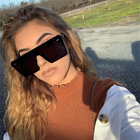Women’s Fashion Rectangular Sunglasses in Urban Design Bowlift