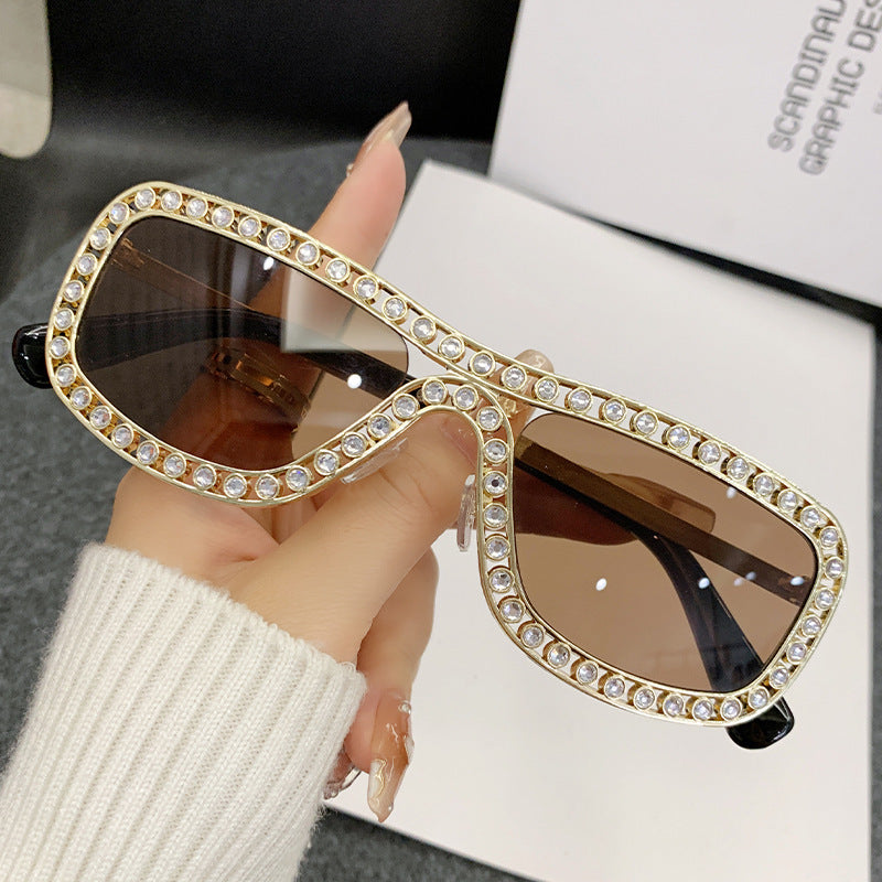 Women's extravagant Cat-Eye sunglasses with golden accents Bowlift
