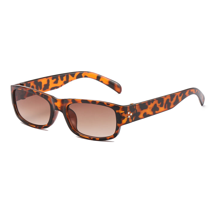 Ladies elegant sunglasses with modern frame Bowlift