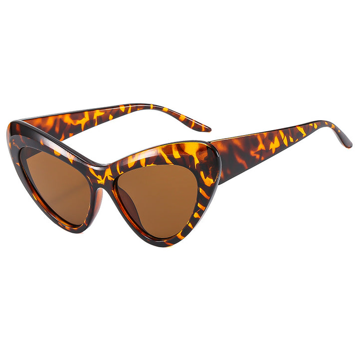 Women Cat-Eye Sunglasses in Distinctive Design Bowlift