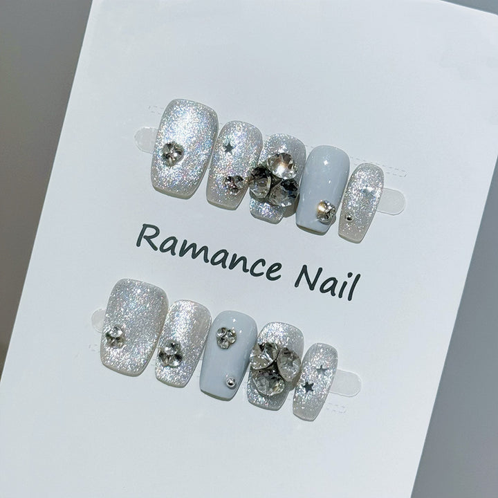 Glamorous Rhinestone-Embellished Press-On Nail Art Bowlift