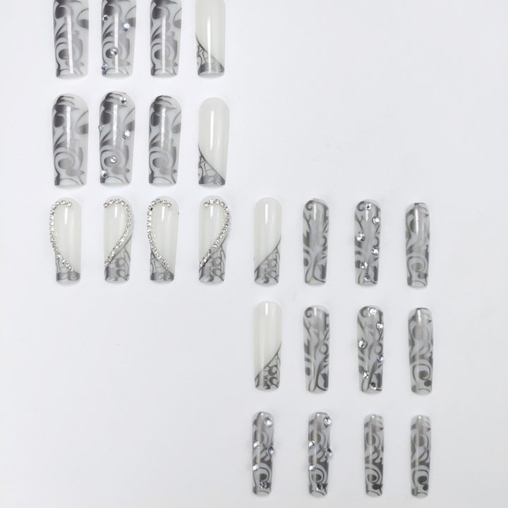Artificial nails with sparkling rhinestones Bowlift