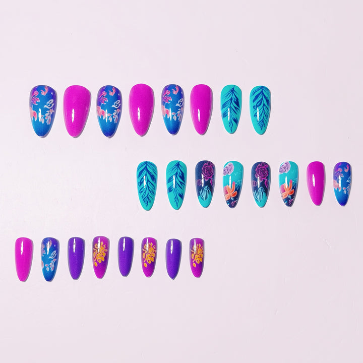 Artificial nails with floral designs Bowlift