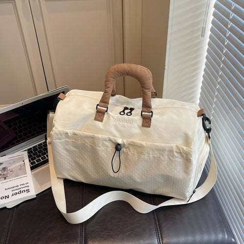 Sporty travel bag with padded carrying handle Bowlift