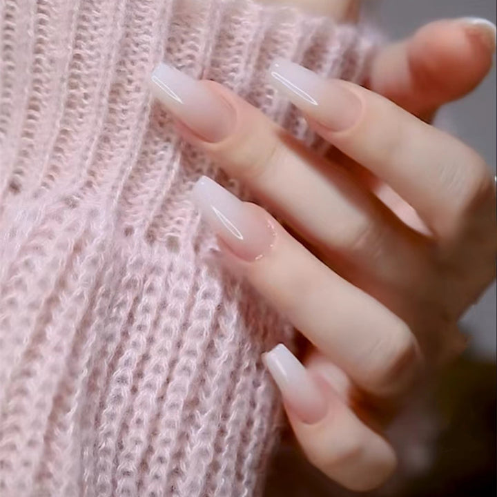 Artificial Nail Tips in Modern Stiletto Design Bowlift