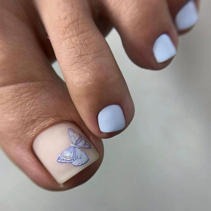 Nail set with shimmering holographic design Bowlift