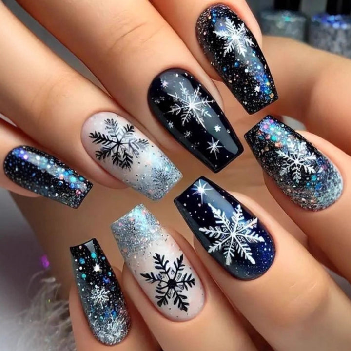Artificial nails with winter snowflake design Bowlift