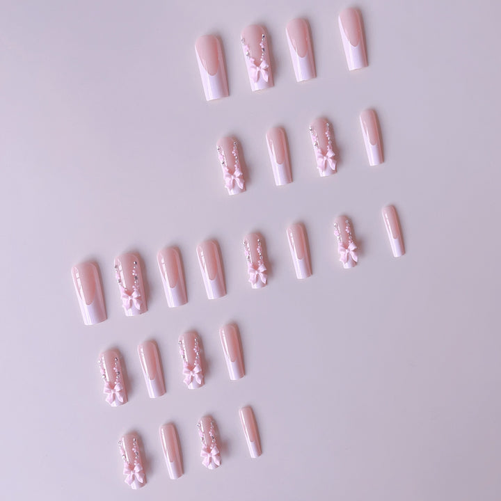 Nail set with elegant 3D flower and pearl decorations Bowlift