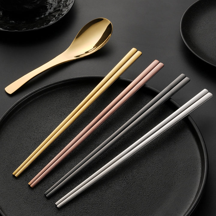 Elegant spoon with ergonomic design and polished surface Bowlift