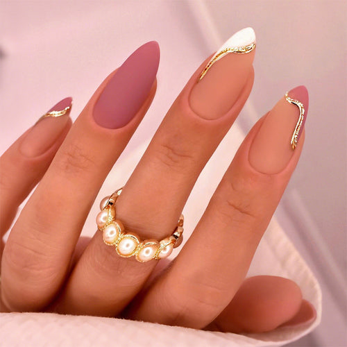 Stylish Press-On Nail Art Set with Elegant Gold Accents Bowlift