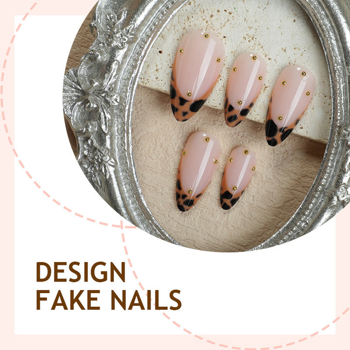 Artificial nail set with elegant leopard pattern and golden accents Bowlift