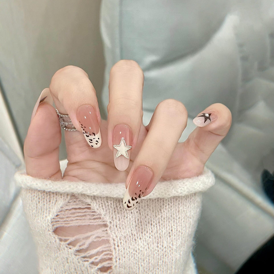 Artificial Nail Design with Festive Star Motif Bowlift