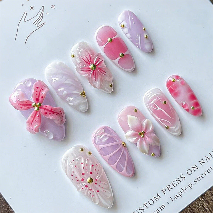 Artificial nail set with floral decorations and delicate glitter Bowlift