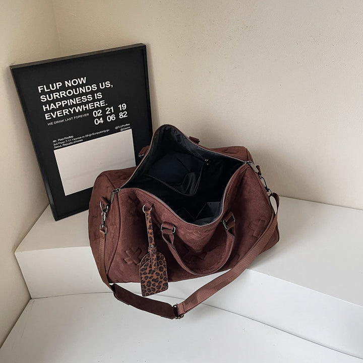 Sporty travel bag with trendy design and practical compartments Bowlift
