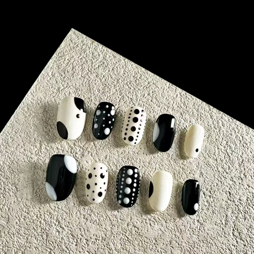 Stylish Artistic Press-On Nail Set Bowlift