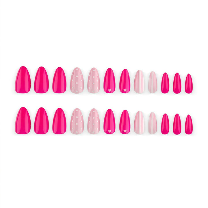 Artificial nails in playful design with hearts and dots Bowlift
