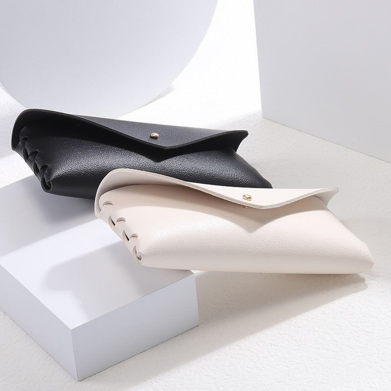 Elegant Phone Case in Minimalist Leather Design Bowlift