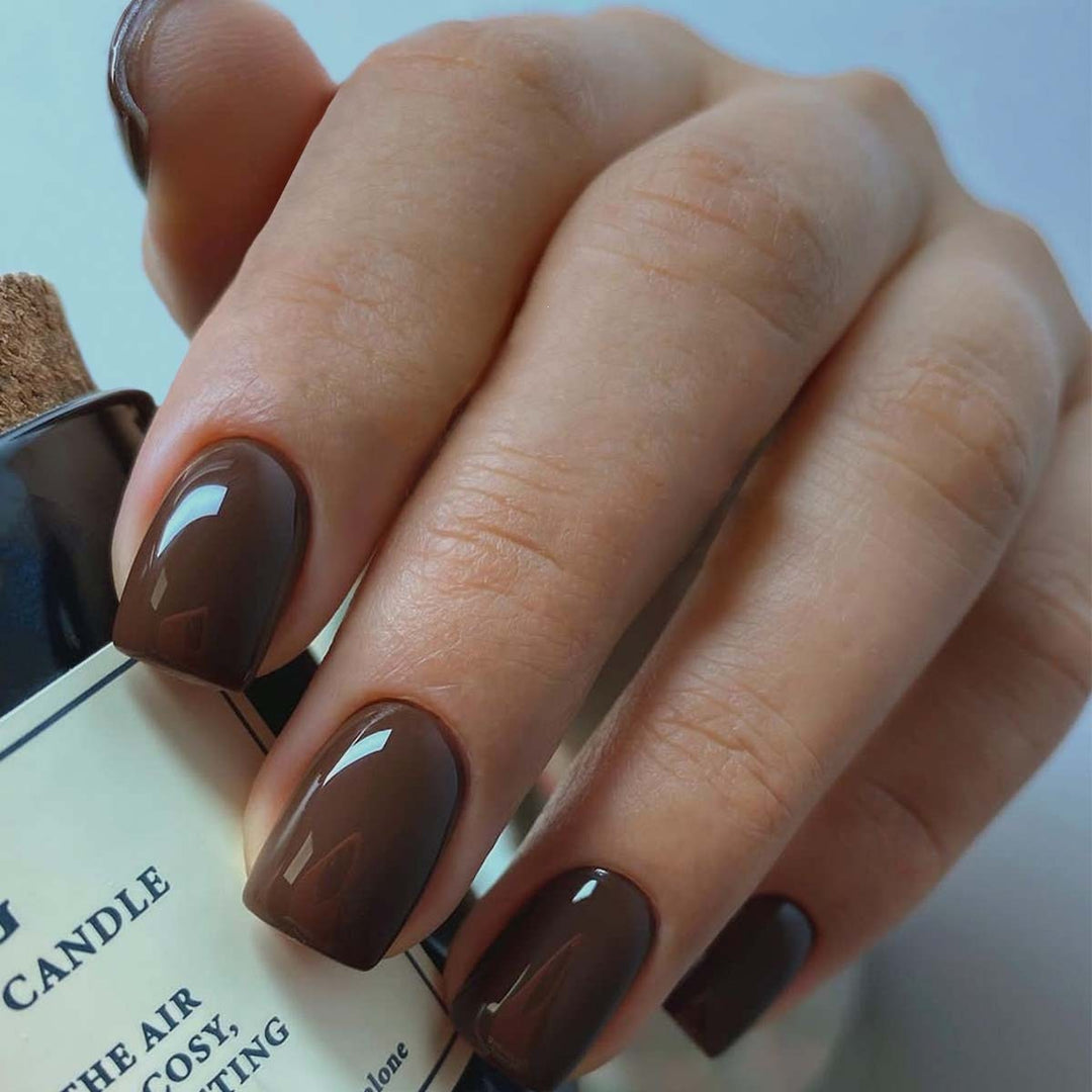 Acrylic nail set with luxurious color gradient and elegant lace accent Bowlift