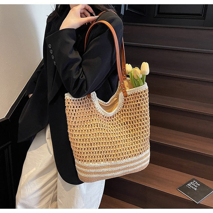 Handwoven beach bag with special details Bowlift