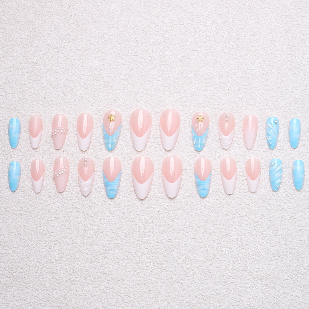 Creative artificial nails with maritime motifs Bowlift