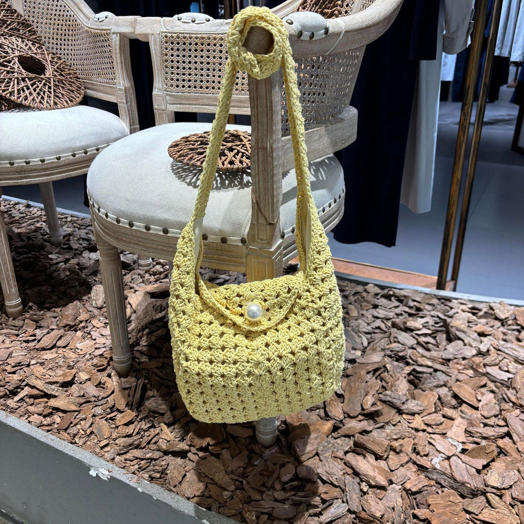 Handmade shoulder bag with bead closure Bowlift