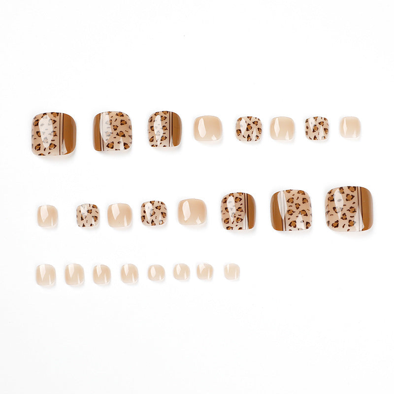 Artful toenail design with leopard pattern and modern lines Bowlift
