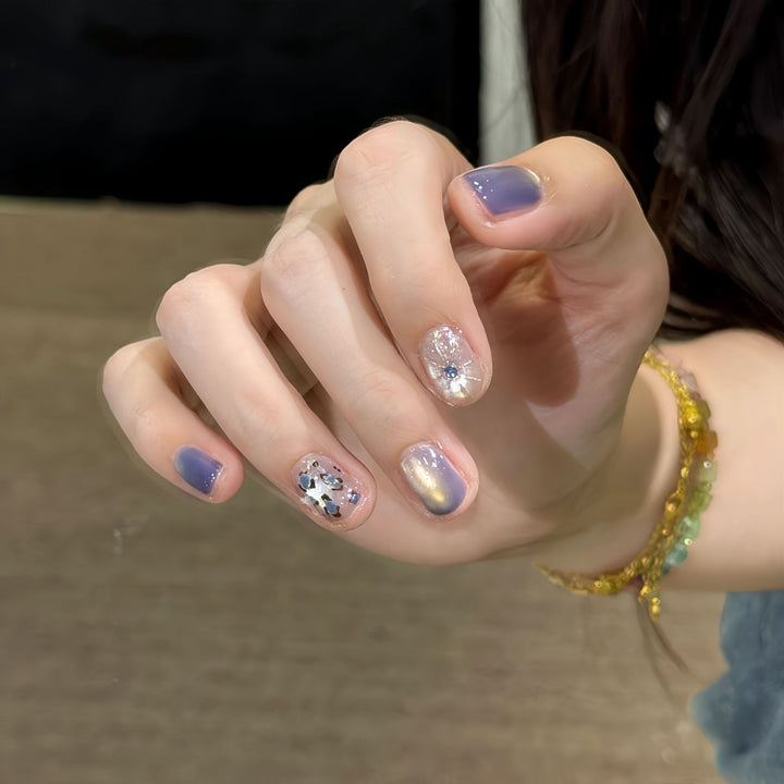 Glamorous artificial nails with elegant glitter elements Bowlift
